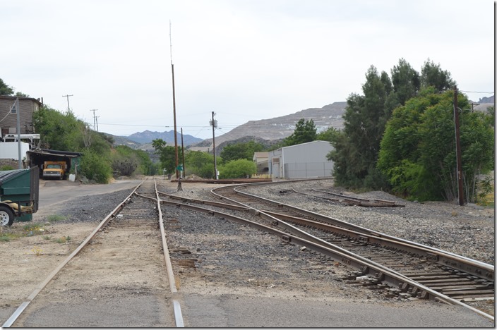 Looking southwest toward the end of the line. Diverging to the right is the yard lead and presumably the industry owned track up to their operations. AZER junction with F-M. Miami AZ.