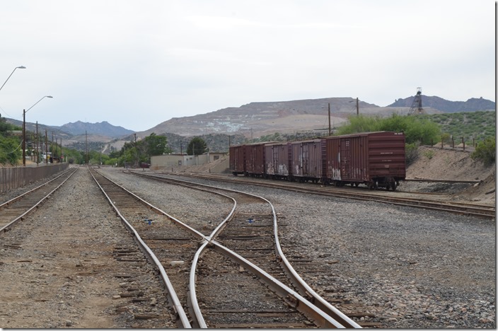 AZER yard from the northeast end. Those brown metal buildings on the right are the railroad’s. Miami AZ.
