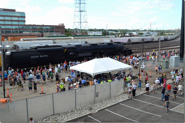 Spectators marvel at the huge locomotive UP 4014.