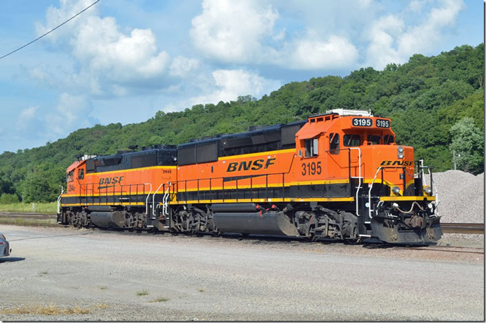 Back in Chaffee MO I took time to shoot this local power. BNSF 3195-2848.