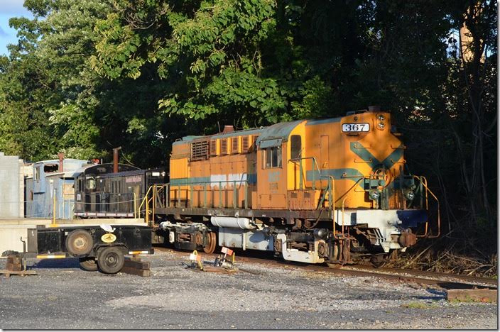 Durbin & Greenbrier Valley RS-11 367 (ex-Maine Central) on the property of the Shenandoah Valley RR at Staunton. 8701 is Whitcomb RS4TC that is ex-Defense Logistics Agency, exx-U. S. Army, nee-U. S. Air Force. Shenandoah Valley is presently operated by the D&GV. They have 20 miles for ex-Chesapeake Western, nee-B&O trackage running north toward Harrisonburg where they connect with NS. DGVR 367 SV 8701. Staunton.
