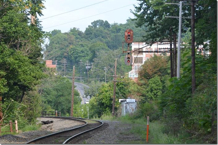Eastbound signal at Staunton station. The cantilever is (or was) identical to the one at the east end of Afton. Buckingham Branch eb signal. Staunton.