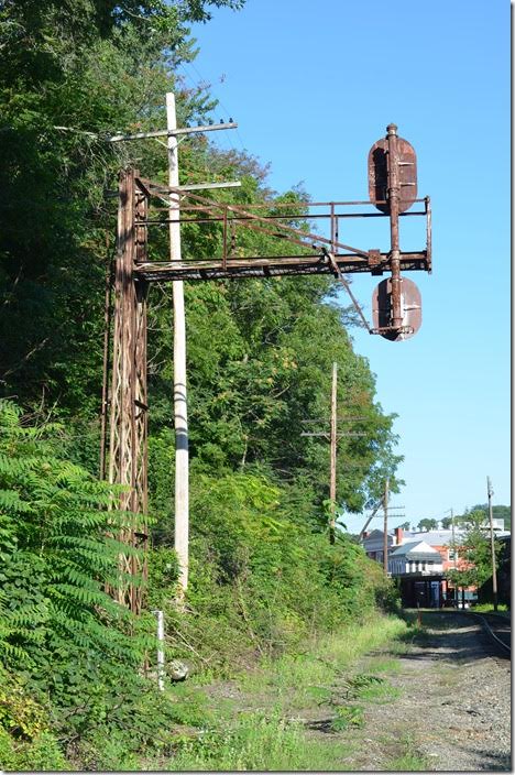 Back side of same signal on 07-31-2015. I wish I knew when these were erected. Buckingham Branch eb signal. Staunton.