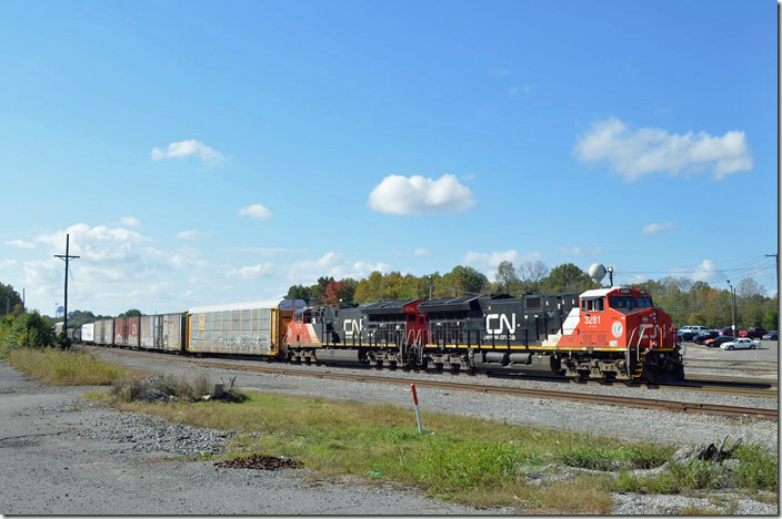 Back at Fulton KY, CN 3281-3178 were parked with a northbound freight.