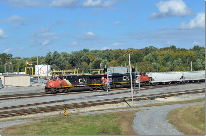 CN 2288-8844 arrive with a 136-car s/b freight off the Bluford District. Fulton KY.