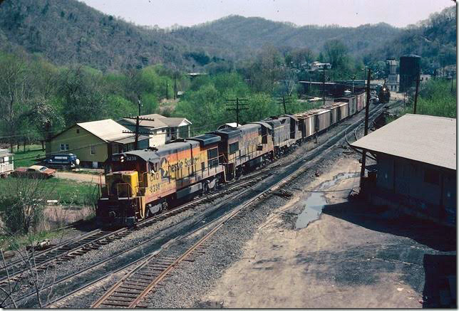 C&O 8238-2329-6047 on w/b #97 passing Shelby. The manifest trains still terminated and originated at the Clinchfield yard in Elkhorn City. 04-1980. Big Sandy SD.