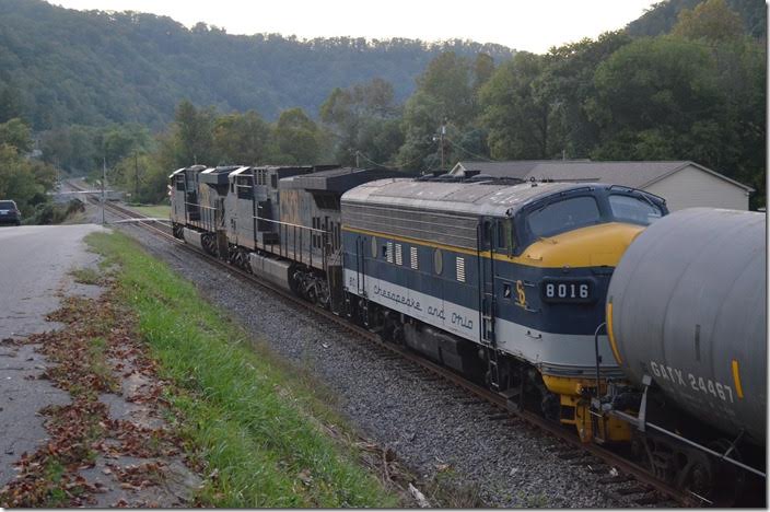 Q697 heads to Russell. C&O 8016-5103-832. Pikeville.