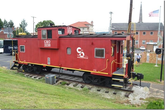 Of course none of these were ever painted red. C&O cab 3238. Catlettsburg depot.