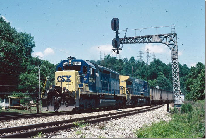 CSX 8484-7889 are eastbound at Reusens with 152 loads which included 90 grain. 07-11-1998. James River SD. 