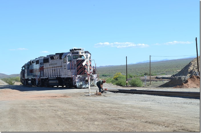 Soon as he puts the train back together OT-1 will be ready to go back to the mine. On the right is the interchange with the San Manuel Arizona Railroad. CBRY 502. ASARCO dumper. Hayden AZ