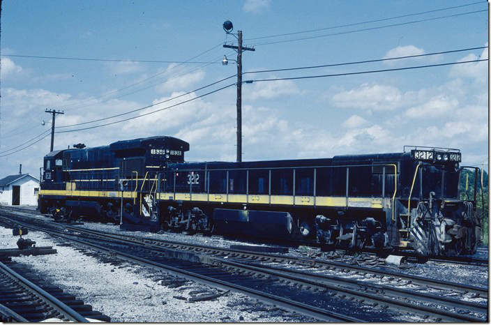 SCL’s version of a slug was called a “Mate”. 3212 is mated with U36B 1838. 09-05-1983. L&N. Corbin KY.