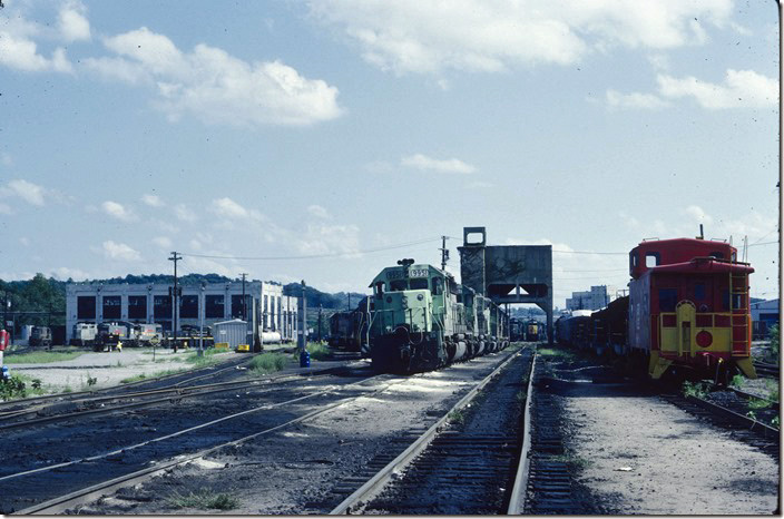 An ex-Monon caboose brings up the rear of the parked wreck train. O&W SD40-2s are being serviced. Things are quiet because this is the Labor Day weekend. 09-05-1983. L&N. Corbin KY.