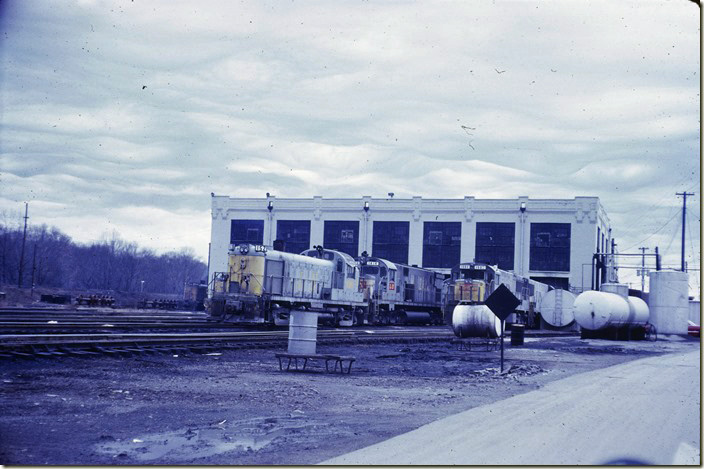 L&N 152, 1414, and 1502 at the locomotive shop. L&N ordered new U25Cs also. Corbin KY.