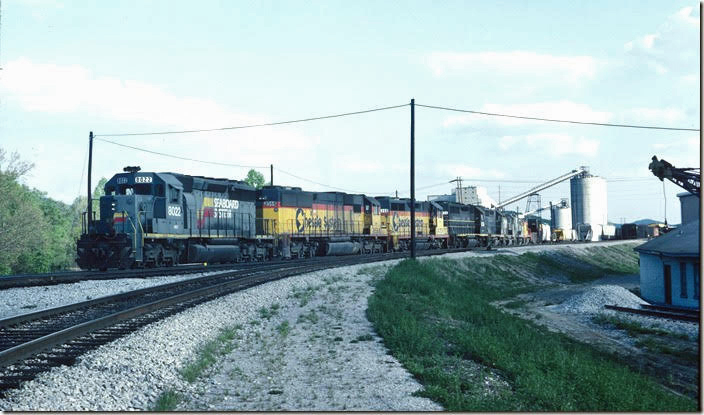 Northbound freight #548 leaves out of the East Yard for Cincinnati. L&N Corbin KY.