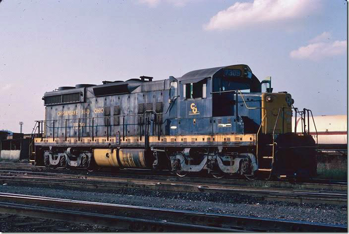 7309 waits for a yard crew at the eastbound yard. 08-27-1977. Russell '76-77.