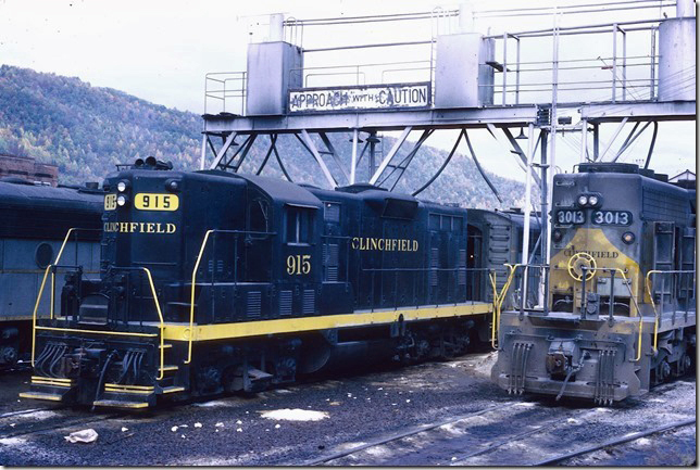 GP7 915 in servicing area. 10-30-1971. CRR Erwin.
