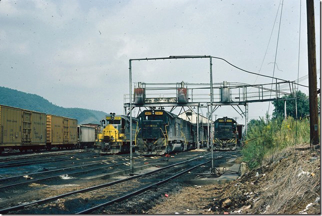 CRR service track with 3003, 3617 and 3018. 09-06-1976. CRR Erwin