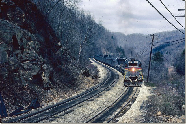 CRR 8127-3619-3626 pull up the Trammel passing siding with a C&O Dante Turn. The train has 60 loads out of Shelby with a C&O crew. 03-27-1992.