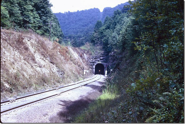 CRR 3022-866-3000 on the s/b Moss Turn in Sandy Ridge Tunnel. 09-05-1971.