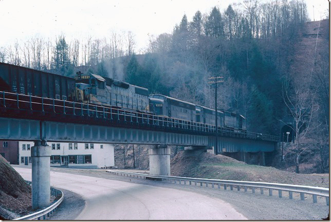 CRR 3006-200-800-2005 cross the 2nd McClure bridge and head into Short Branch Tunnel at Riverside VA (near Clinchco). 04-02-1978.