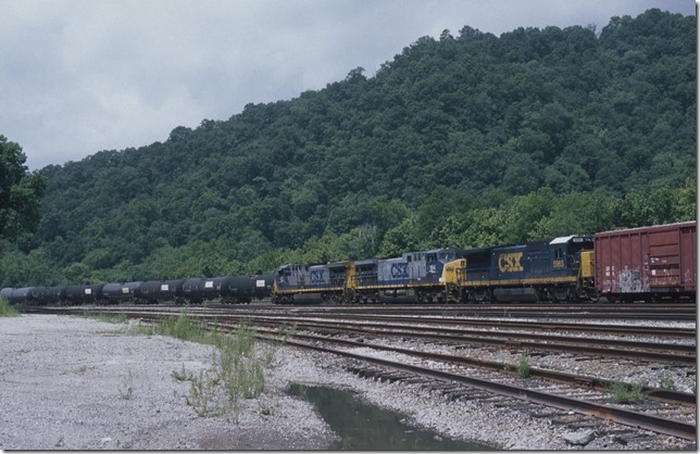 CSX Q697 arrives Shelby with 76 cars behind 425-164-5965. 7-22-12.