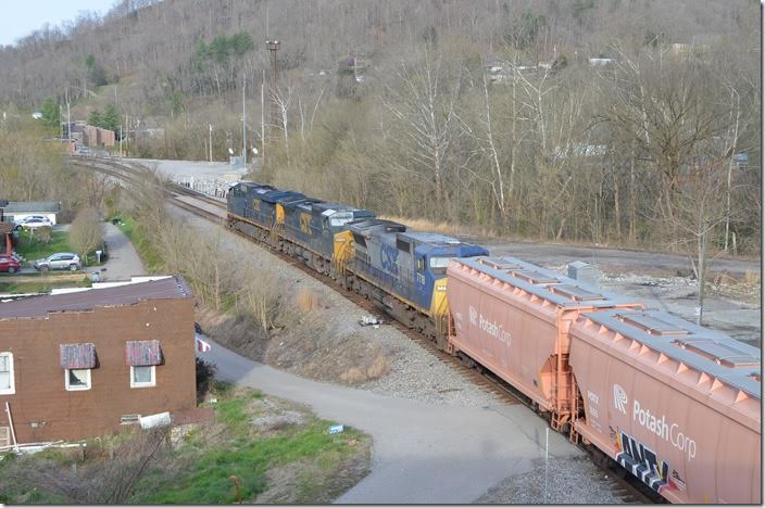 CSX 979-7772-7718 arrive west end of Shelby with K851-31, an 80-car eastbound empty potash train (very, very rare). 04-01-2018. Shelby KY.