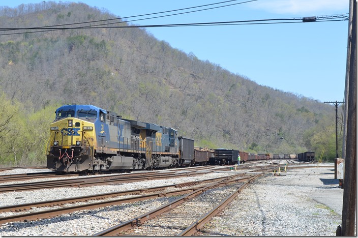 C860 with CSX 31-764 switches wreck debris filled gons at Shelby KY on 04-04-2020.