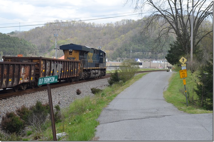Passing the west end of Pauley KY (in front of our house). CSX 856 DPU.