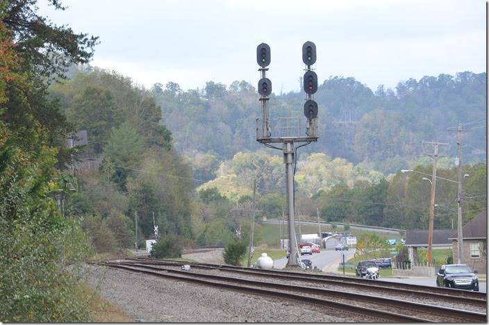 I guess the dispatcher can line up anything he wants if there are no opposing meets. Q697 is free to do his thing at the West End of Pauley. I head in the house to watch the NFL. CSX signal WE Pauley KY.