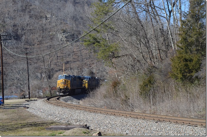 CSX 891-428 hit the heavy grade at the old Elkhorn City depot site with N759-25, a s/b 110-car Newell PA to Terrell NC. Duke Energy coal train. 01-29-2021. CSX Elkhorn City.