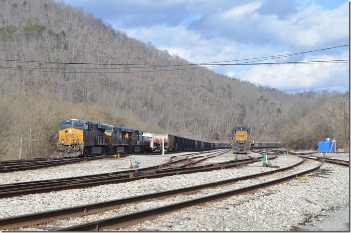 Q692-03 arrives Shelby behind CSX 3201-5311-919 on 02-05-2021.