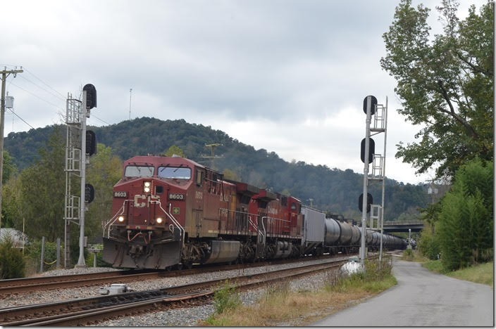 CP 8603-9677 on w/b K446-11 passes Beaver Junction at Dwale KY on 10-13-2018. This day he had 96 empty tank cars and two buffers. At this signal Track 2 (the nearest track) becomes the “Extension” (fka Elkhorn & Beaver Valley SD) to Martin which is also CTC controlled.