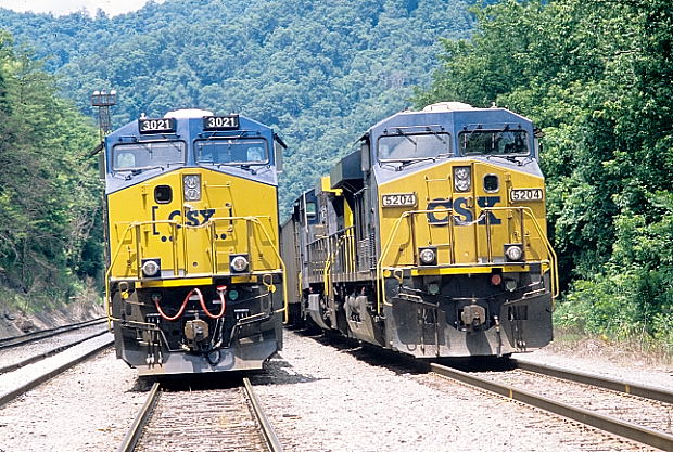 New ES44AC 3021 and ES44DC 5204 await crews at the EE of Shelby.