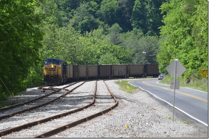 CSX 267-969 pull in a cut of VAPX and TILX empties.
