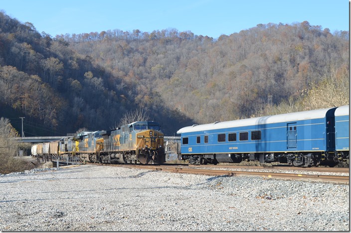 CSX 106-5104-493 arrive west end of Shelby with 92-car grain train G691-14 on 11-16-2018. The “Santa Train” is positioned on the main line for its annual run to Kingsport the following morning. Shelby KY.