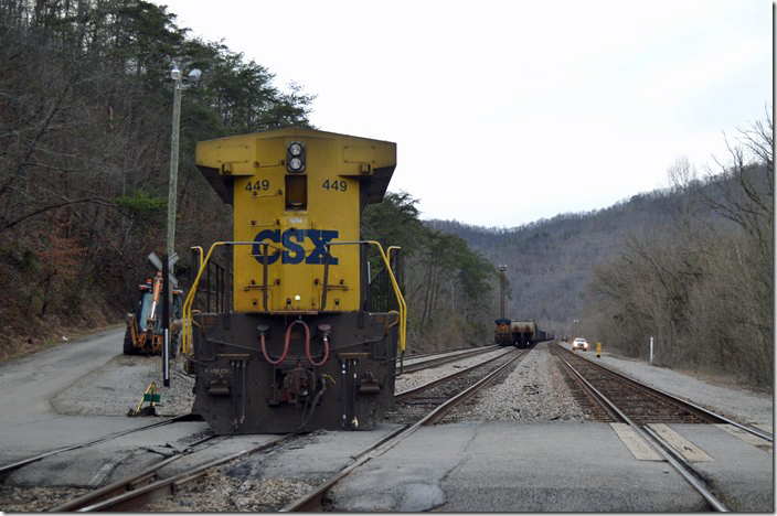 Here comes the calvary! CSX 449 derailed. Shelby KY.