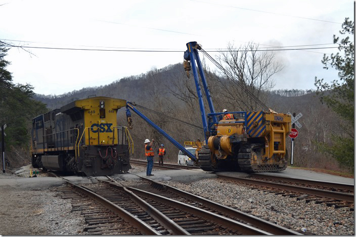 Donahue Brothers arrived from Barboursville WV. CSX 449 derailed. Shelby KY.