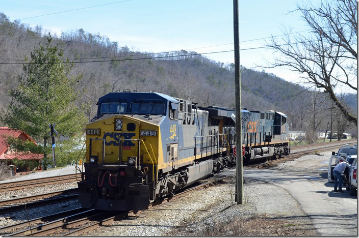 We went up to the east end of the yard to get the K429 departing, and found this dilemma. CSX 449 split the switch. CSX 449-3142 derailed. Shelby KY.