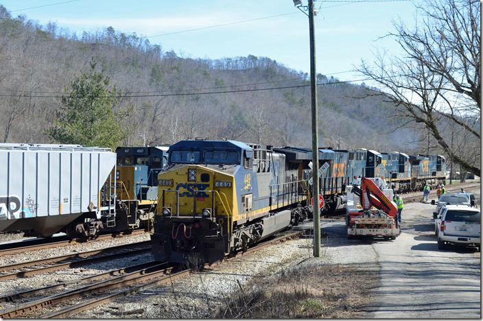 It was quickly determined that this CSX hydraulic lift truck wasn’t going to do it. CSX 449 5116. Shelby KY.