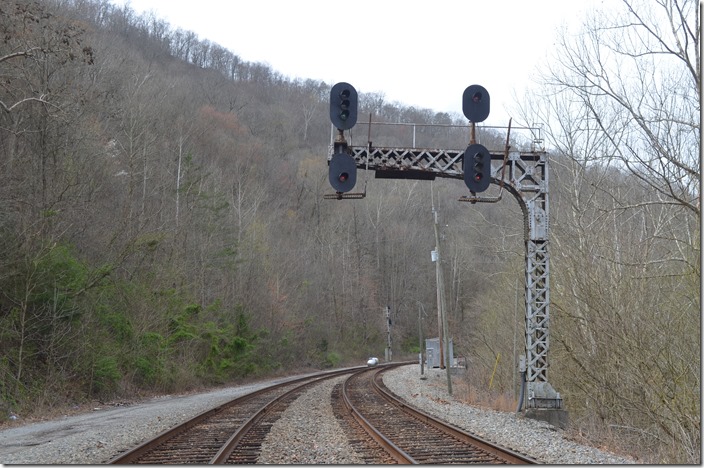 CSX clear signal for a westbound from Track 2 to the main. FO Cabin KY.