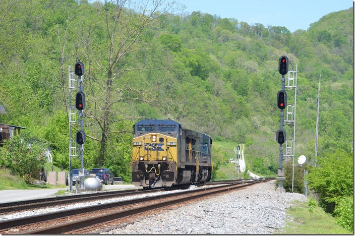 LE dispatcher in JAX has lined up the signal for CSX 88-456 to return to their train around the curve. View 2. Beaver Jct KY.
