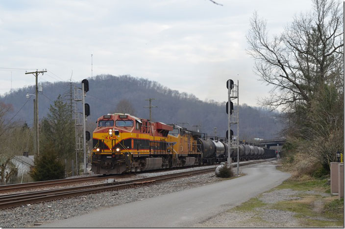 KCS 4699-UP 6275 head w/b K466-07 by Beaver Jct. (Dwale KY) on 03-11-2021. K466 had 43 empty hoppers and 82 empty ethanol tankers. Beaver Jct KY.