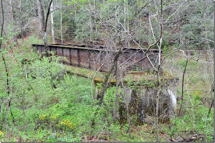 Abandoned bridge on the former C&O Meade Fork SD at Meade VA (near Pound). 04-26-2022.