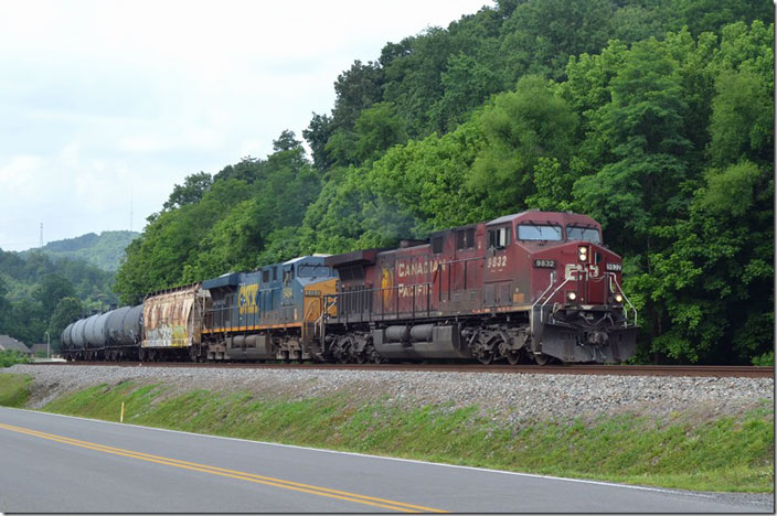 Also on 06-17-2022, CP 9832-CSX 5484 lead w/b ethanol train B650-15 at Pauley KY. This CP unit is an AC4400CW from a batch built 04-06/2004.