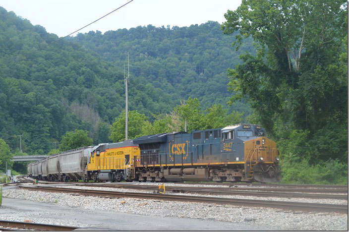 M653-17 goes up the main to the east end of the yard for the crew change. CSX 3447-CER 712. Shelby.
