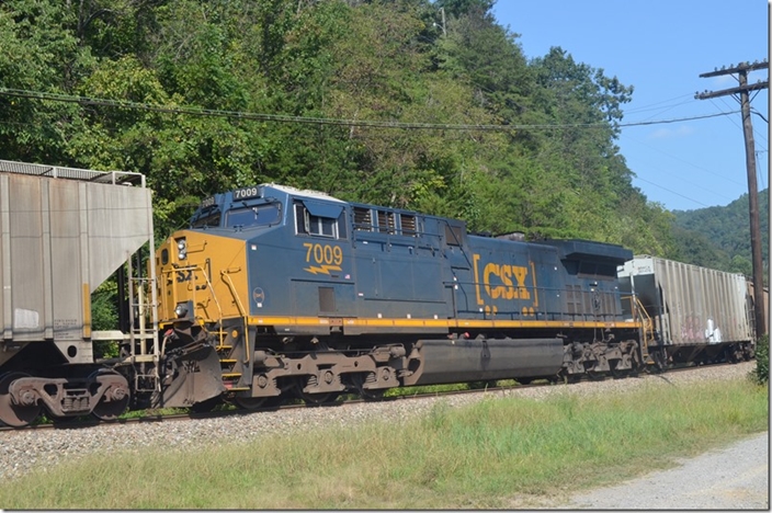 CSX 7009 DPU. With help from the mechanical desk 141 got started and M653 got moving again being mostly on the steep grade. I hope this engineer didn’t have more trouble down the road before his run ended. Elkhorn City KY. 09-16-2022.