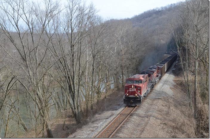U820 with 62 empties skirts the Levisa Fork of the Big Sandy at Prestonsburg KY. CP 8532-9752.