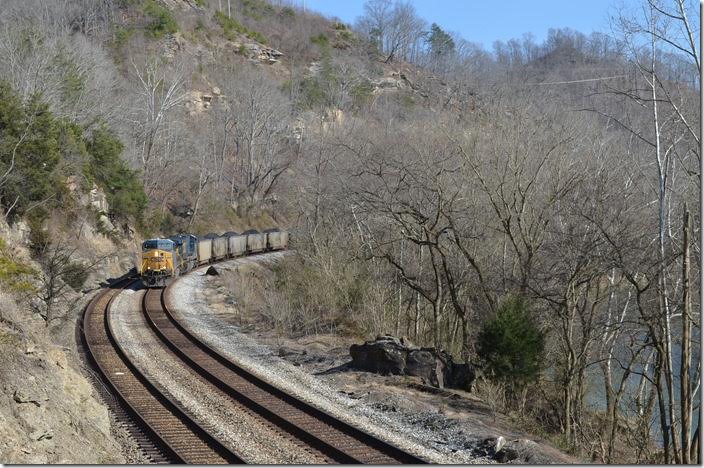 CSX 594-695 have an e/b coal train at Thealka KY, on double track just west of Paintsville. 02-08-2015.