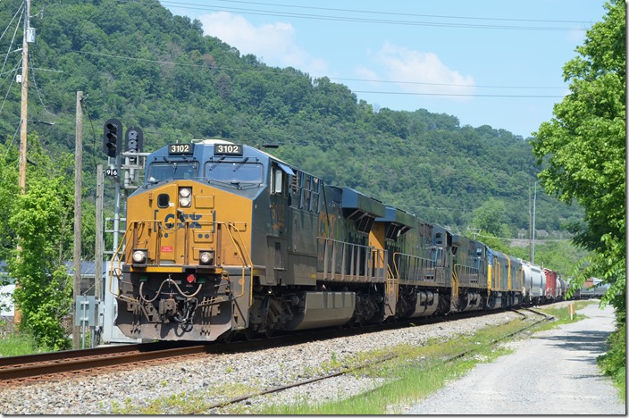 Also on the Fourth, Q692-02 came by behind CSX 3102-910-59-9993-9998 with 63 cars. Those F40PHs must be heading to Huntington shop. My favorite afternoon run to location – Betsy Layne KY.