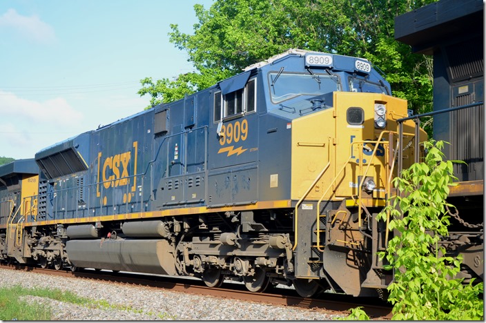 CSX 8909 SD70ACe-T4 (complies with Tier 4 emissions regulations) is one of 10 CSX has leased from builder Progress Rail (Caterpillar). Its build date is 05-2019. These were initially used in Florida, but I’ve seen them occasionally and as recently as last week. The T4P4 version has only four powered axles, the inboard axles not having traction motors. Betsy Layne KY.